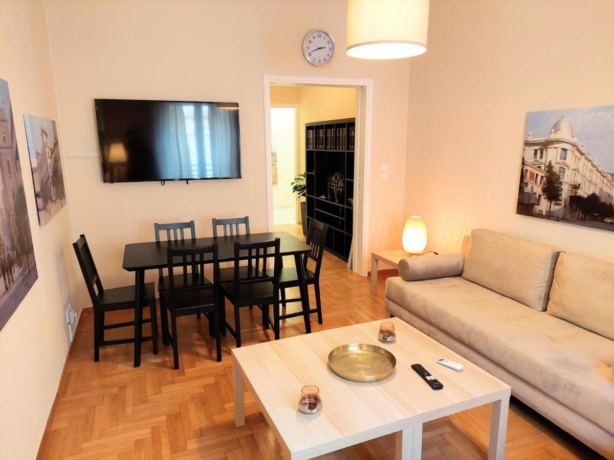 Grand Apartment In Parliament Square Athén Kültér fotó